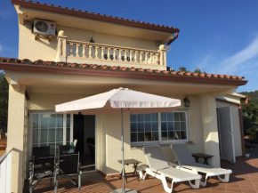 Gemütliches Ferienhaus mit Pool und Meerblick